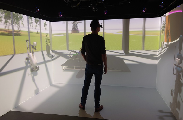 Immersive room mixed reality with VR glasses
